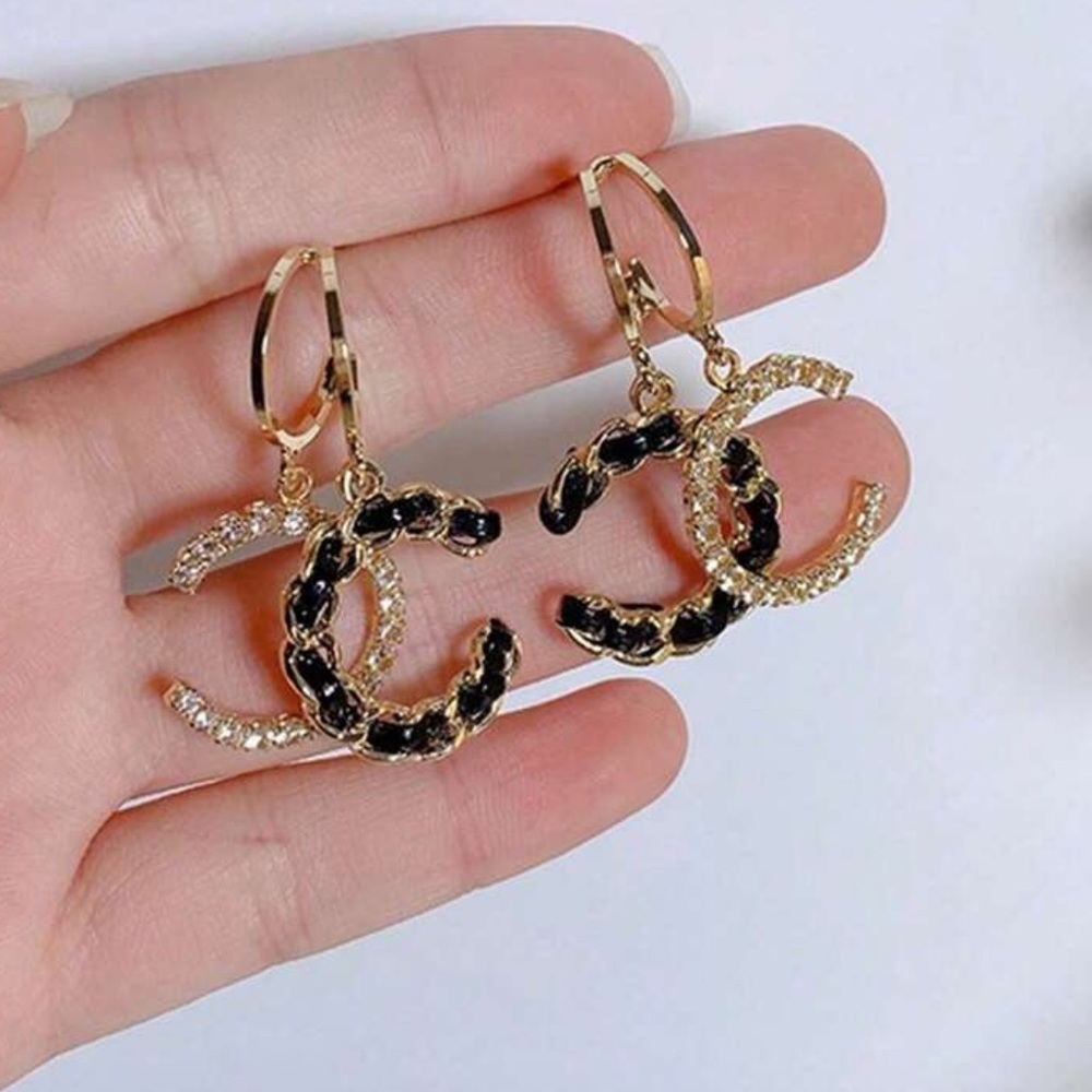Elegant CC Designer Earrings Fashion - Picture 2 of 3